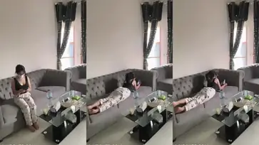 Dokumentasi Gadis Cantik Bersantai Di Ruang Tamu