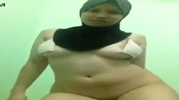 Dokumentasi Ukhti Hijab Semok Cantik Live Kasur Striptis