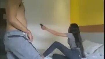 Gadis Cantik Pasrah Posisi Doggy Kasur Pintu