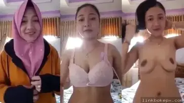 Jilbab Pink Kirim Pap Bugil, Memek Botak Basah Keliatan Jelas!