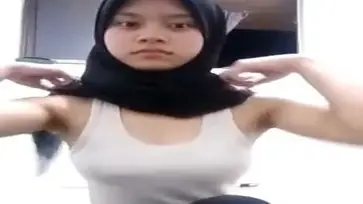 Ukhti Hijab Mulus Cantik Pasrah Kasur Peraduan