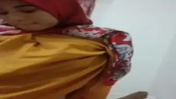 Ukhti Melayu Hijab Red Cantik Live Bersantai Kasur
